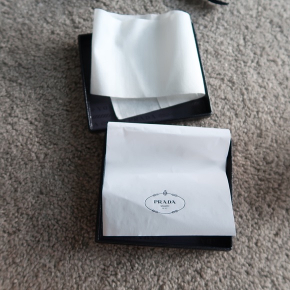 Prada gift bag and box - Picture 7 of 8